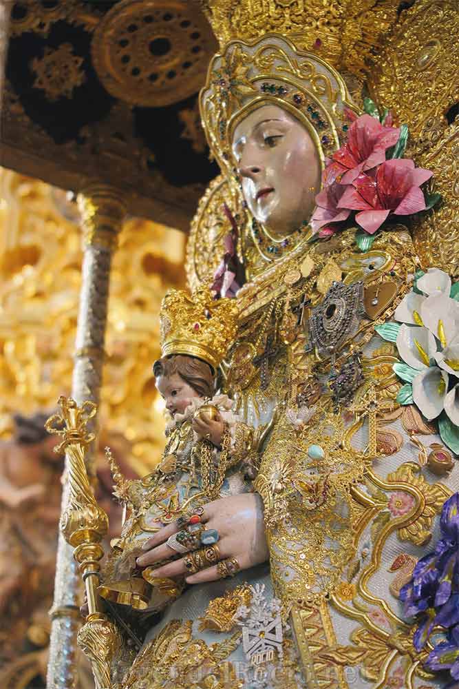Cara-Virgen-del-Rocio-con-niño