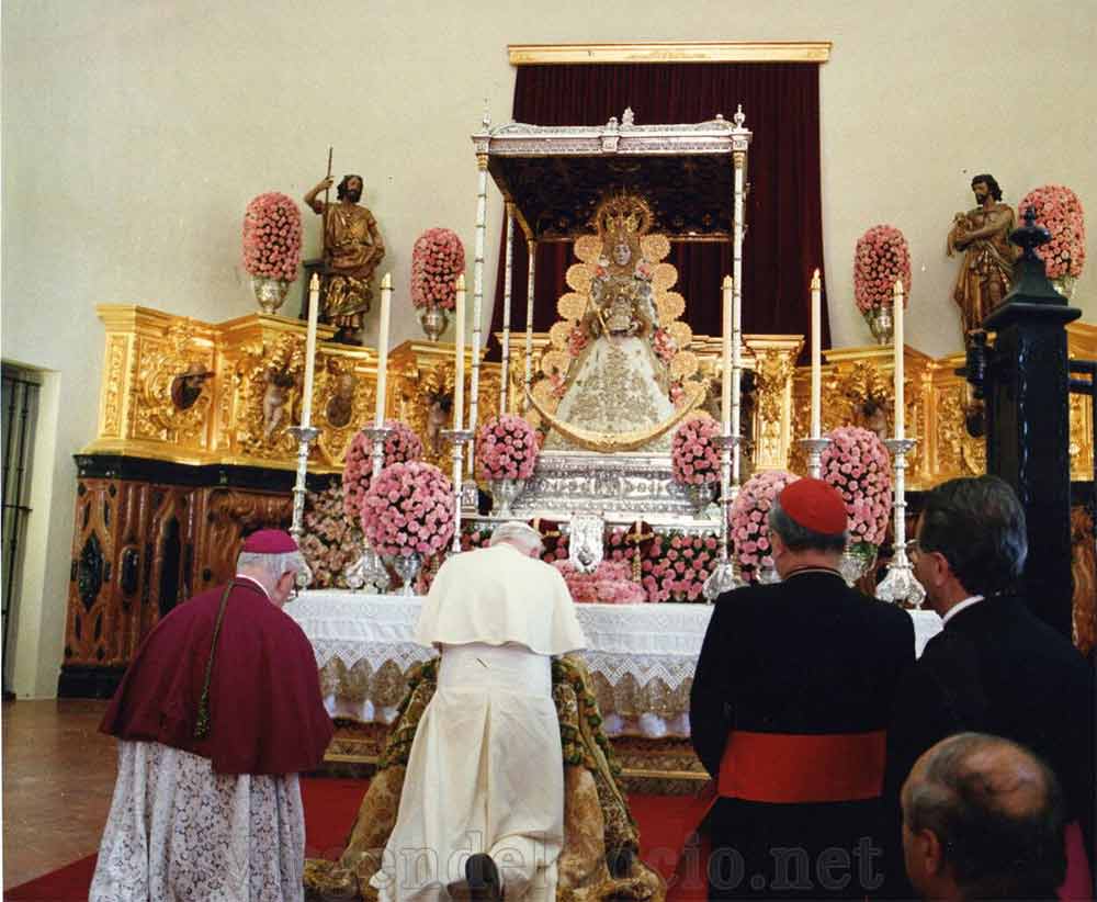 Papa con Virgen del Rocío