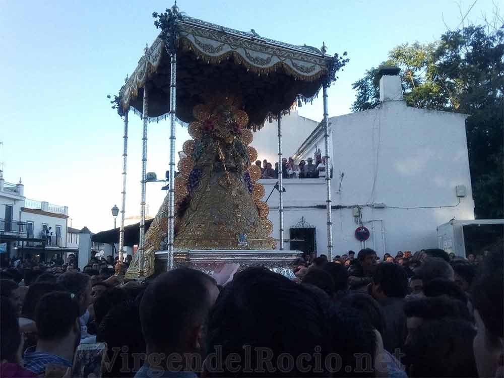 Virgen del Rocío en procesión