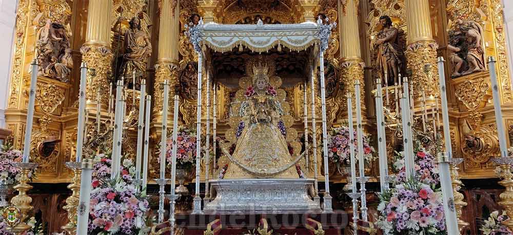 Virgen-del-Rocio-andas-en-altar