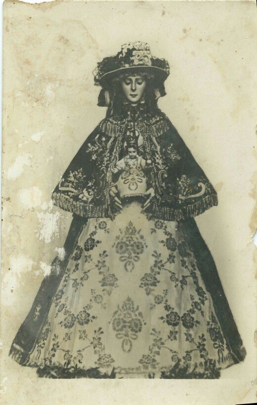 Virgen del Rocío de vestida de Pastora en 1913 traje que suele utilizarse para sus traslados a Almonte.